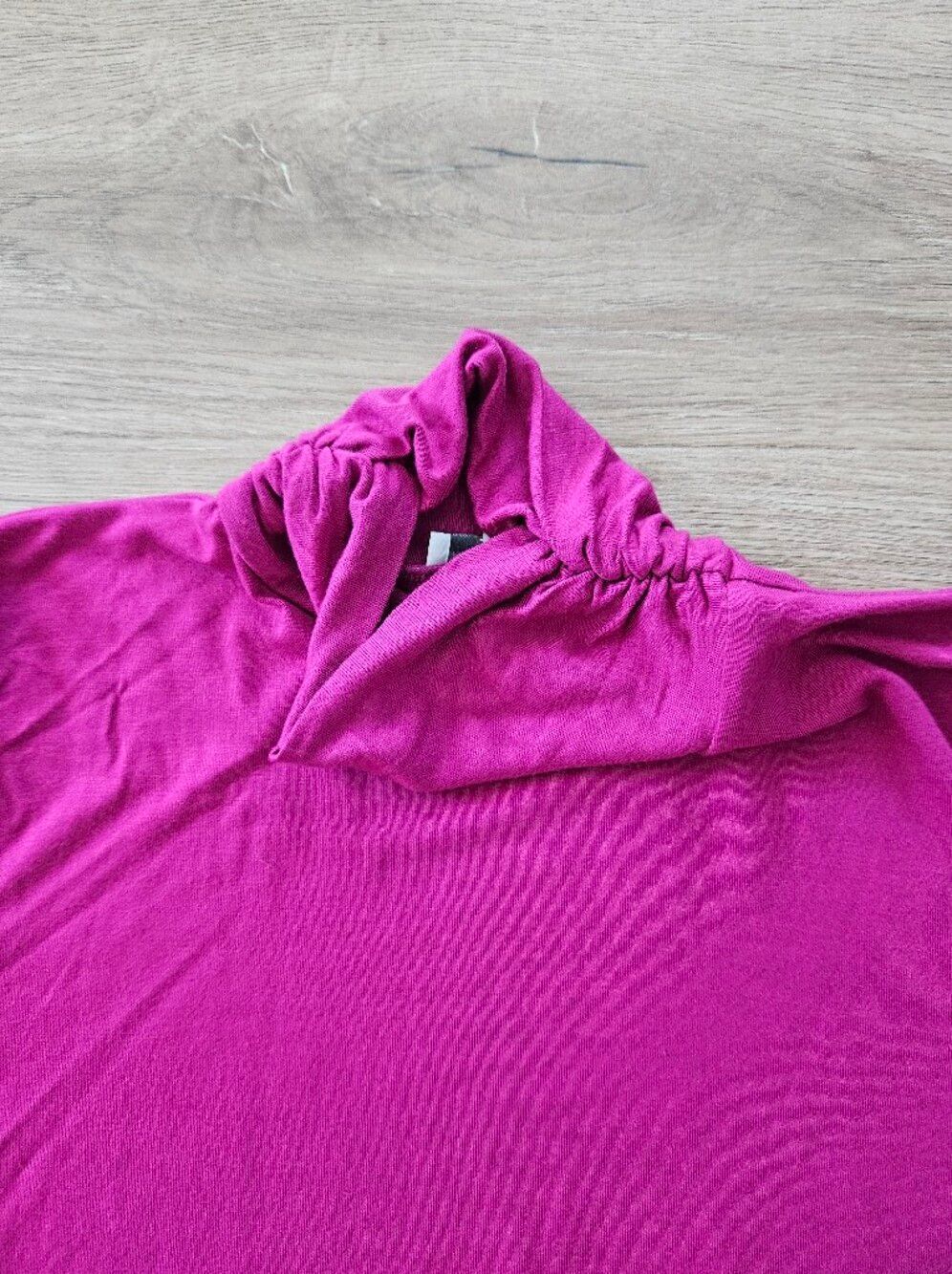 Joseph A. Magenta Short Sleeve Turtleneck Top Size L - Picture 4 of 7